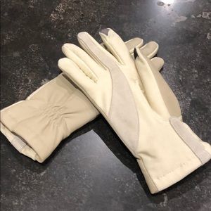 Ladies  Isotoner Gloves size xs/sm